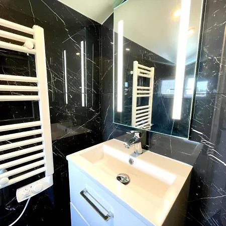 Apartment Climatise Sous Les Toits A 100m De La Place Du Capitole *