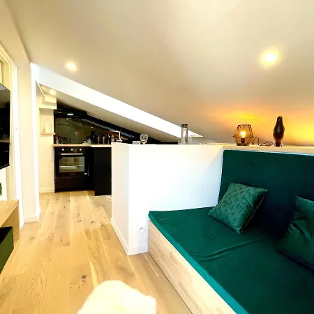 Apartament Climatise Sous Les Toits A 100m De La Place Du Capitole *